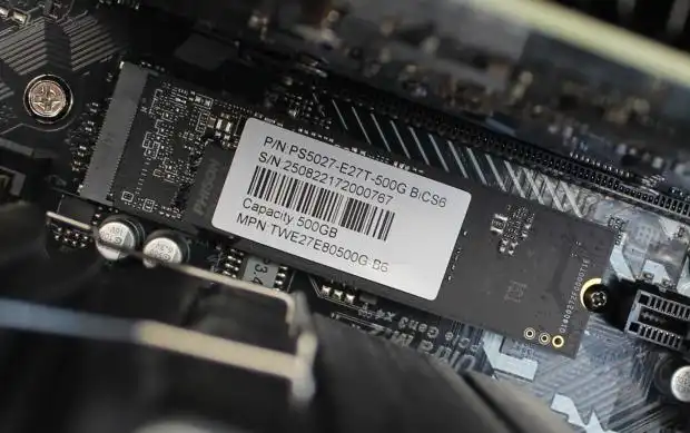 パソコン搭載の小型SSD