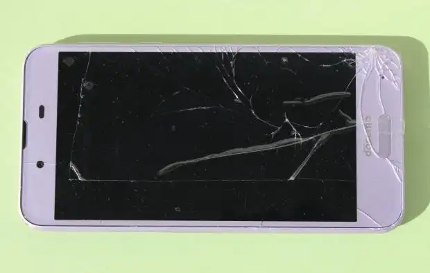 スマホの液晶画面が割れた状態