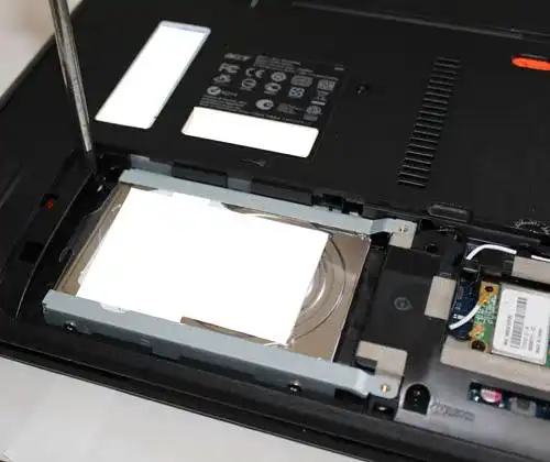 ノートPCに搭載されたHDD ノートPCに搭載されたHDD