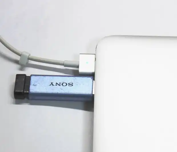 USBメモリー