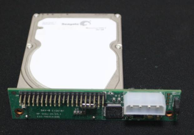 HDDの変換アダプタ― HDDの変換アダプタ―