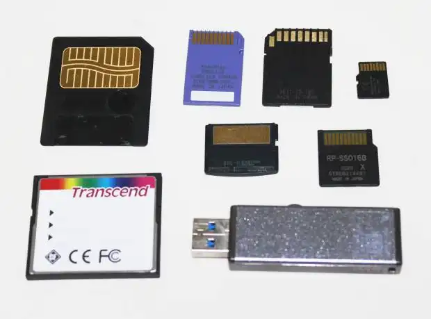 メモリーカードの一覧