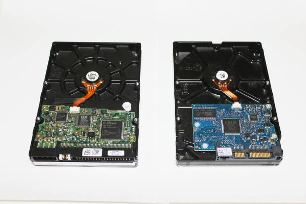 ハードディスクドライブ